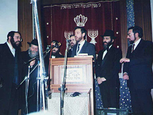 Chazan Y. Braun performing