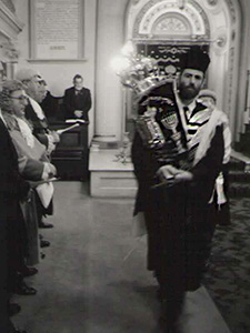 chazan performs